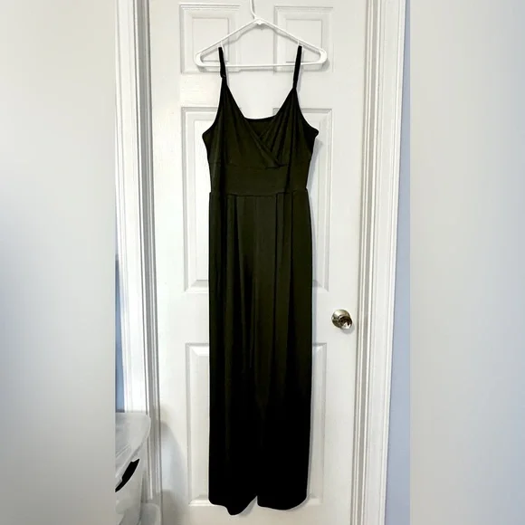 NWOT - V-neck Cami Wide Leg Jumpsuit Curve & Plus Elegant Black Jumpsuit - CIDER - Picture 8 of 8